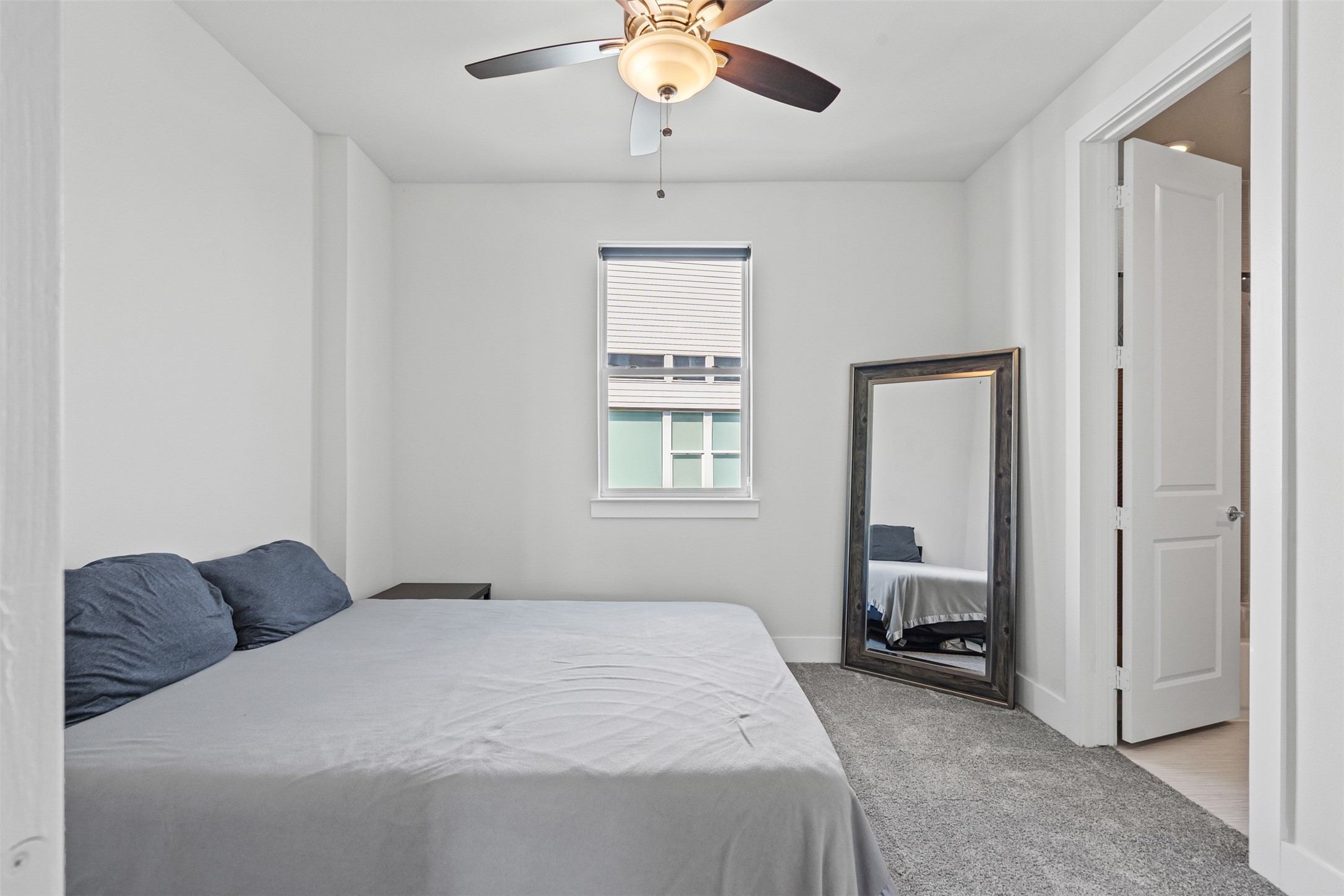 381 E Greenbriar Lane 501