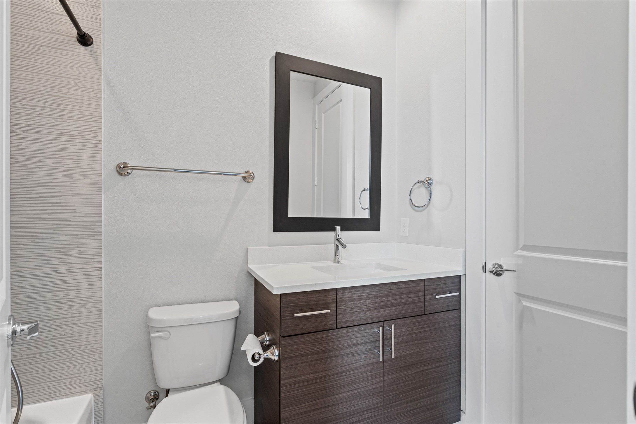 381 E Greenbriar Lane 501