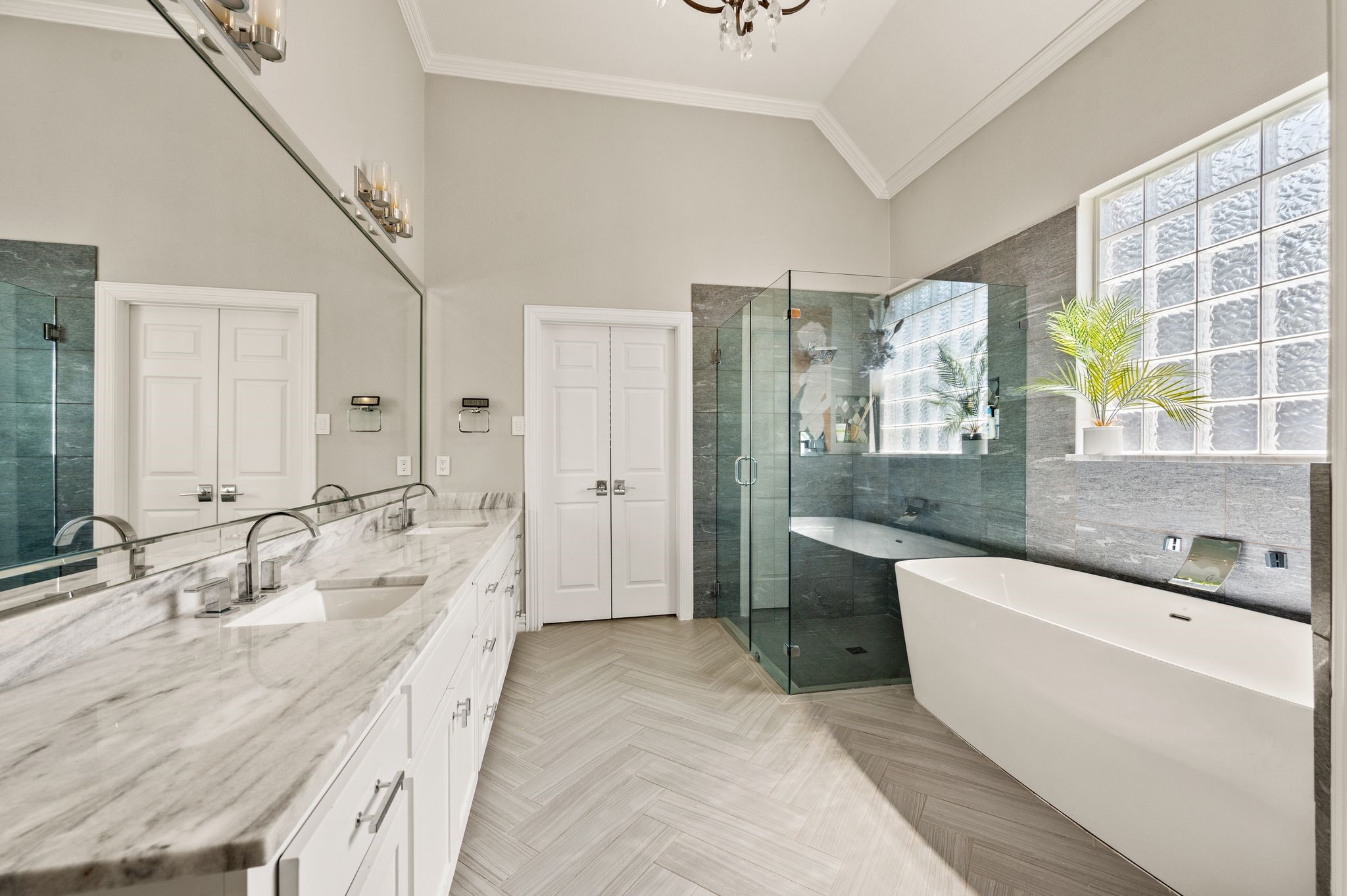 712 Manchester Court