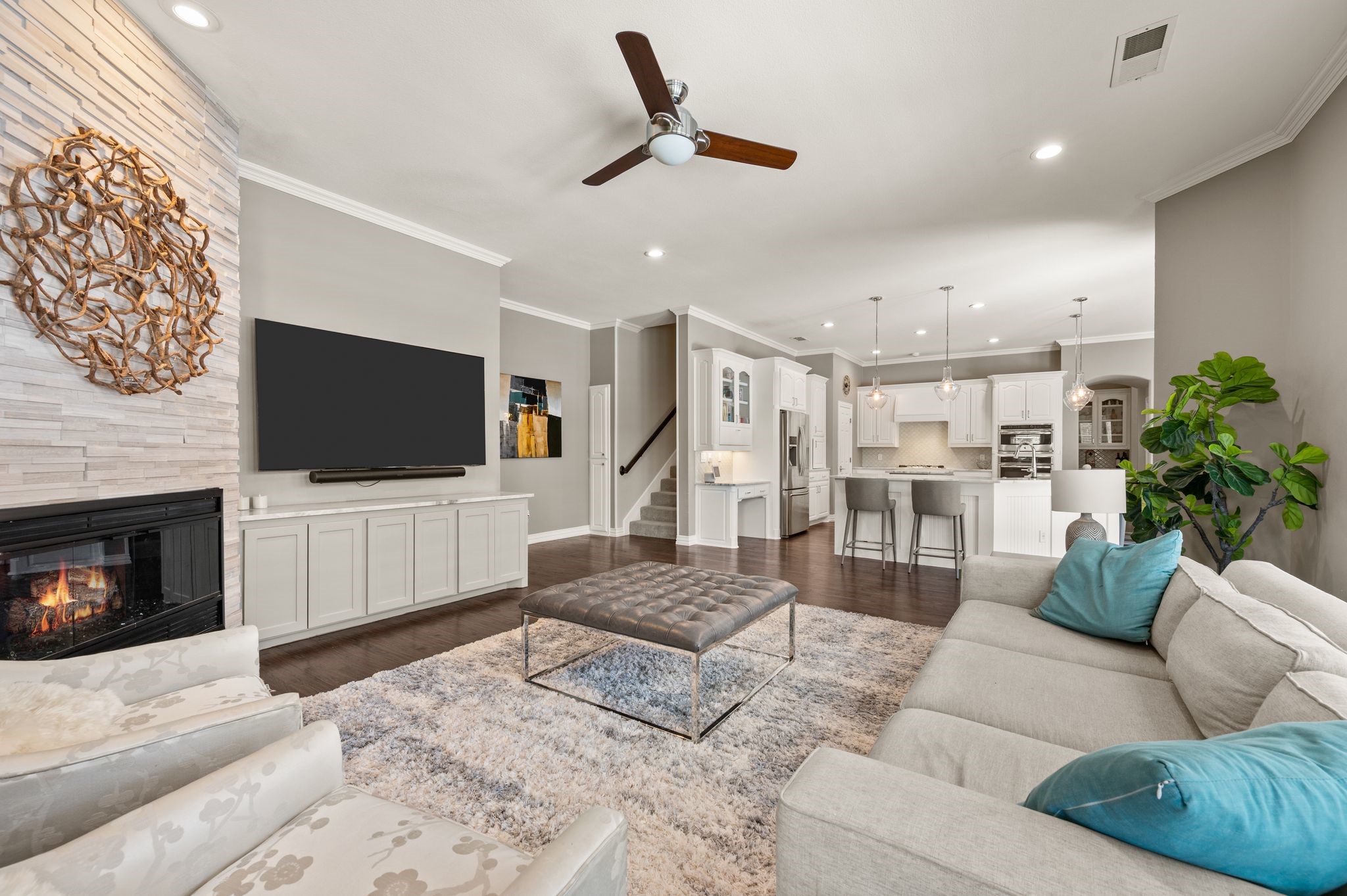 712 Manchester Court