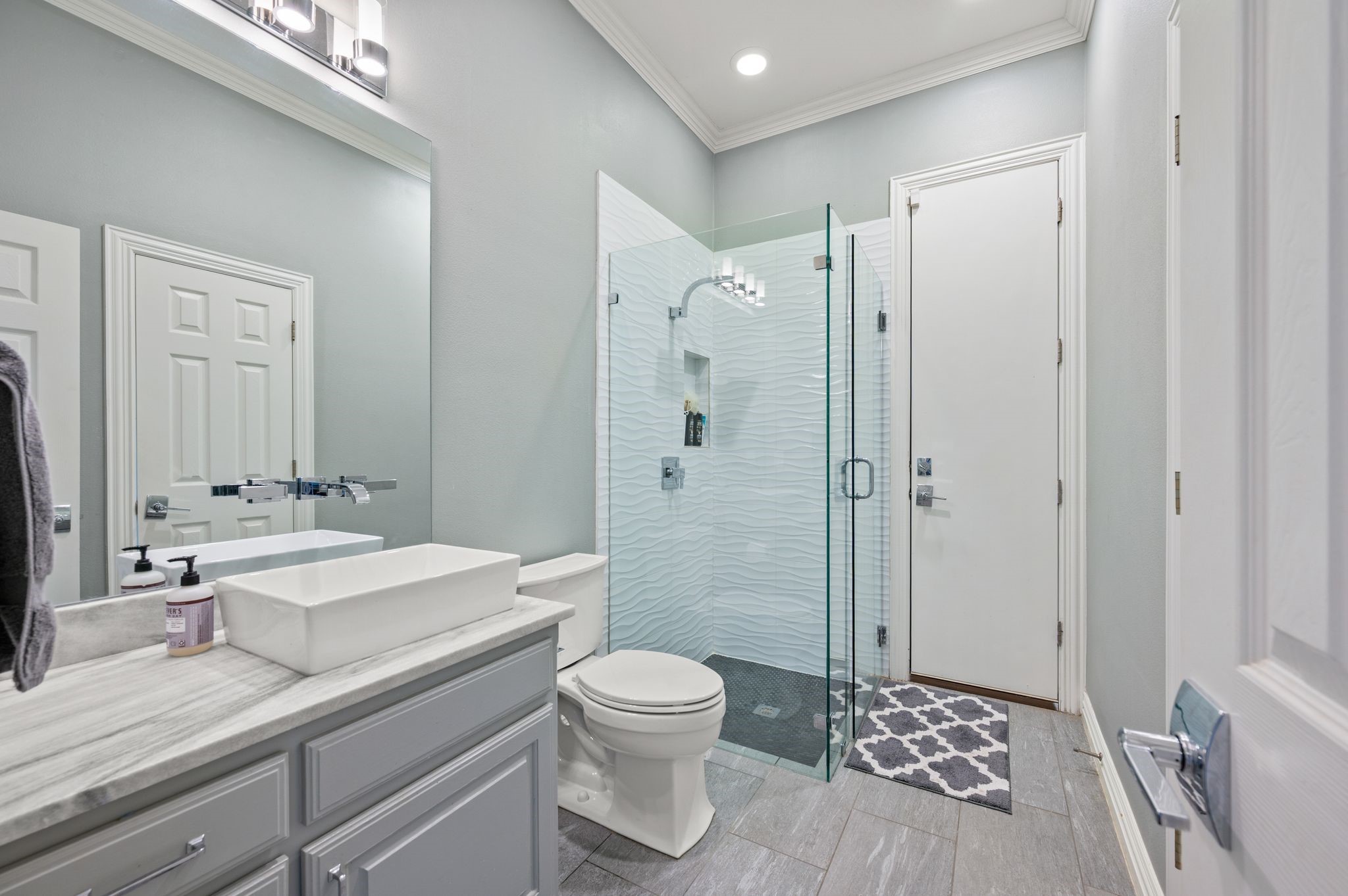 712 Manchester Court