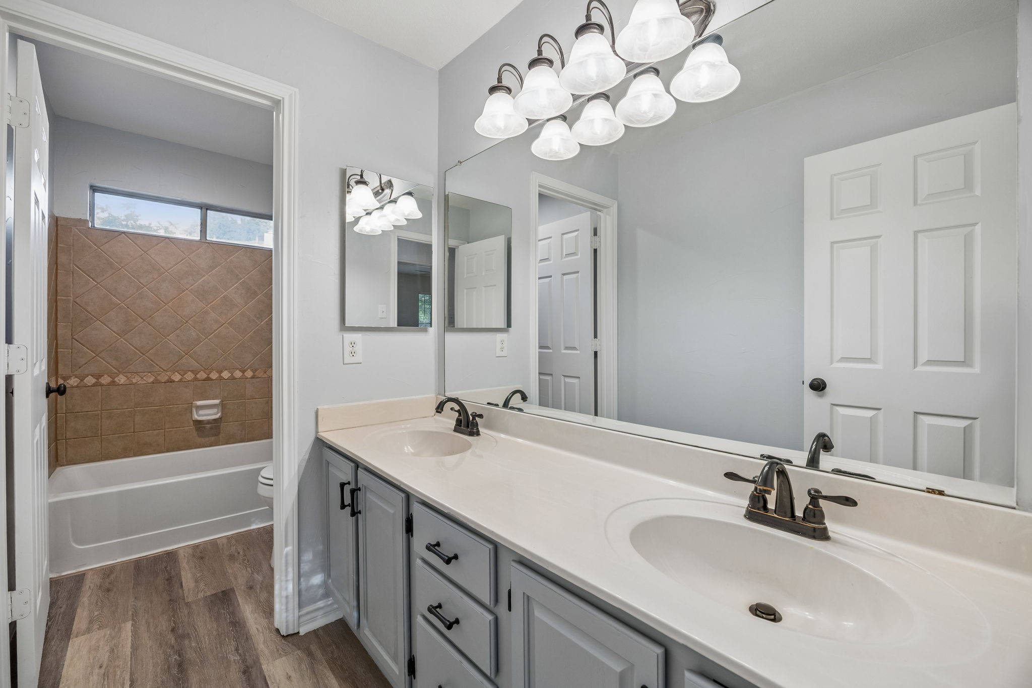 1088 W Winding Creek Drive