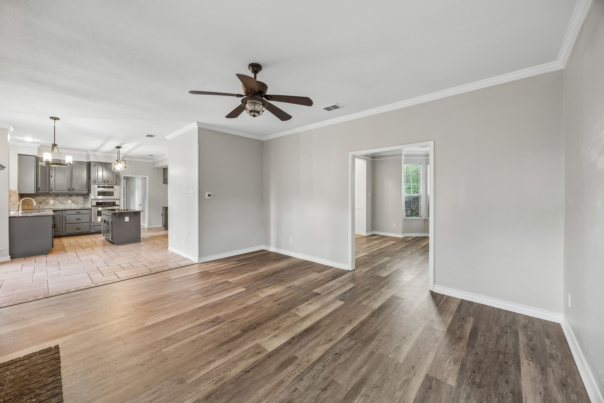 1088 W Winding Creek Drive