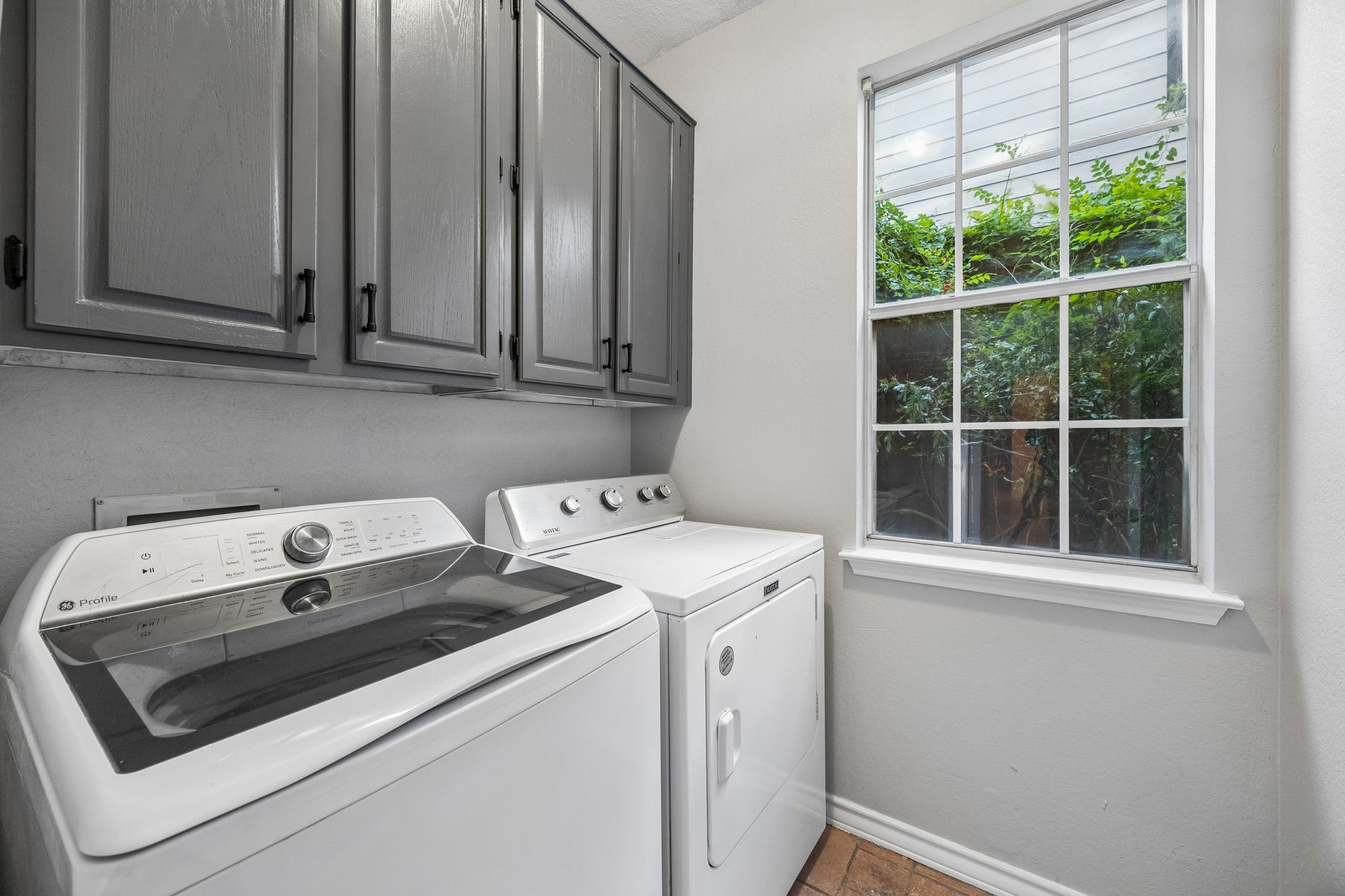 1088 W Winding Creek Drive
