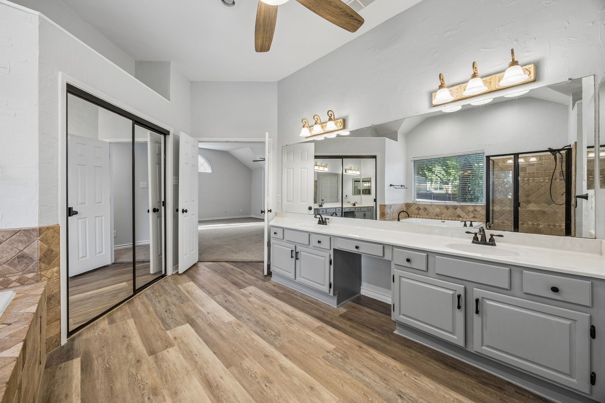 1088 W Winding Creek Drive