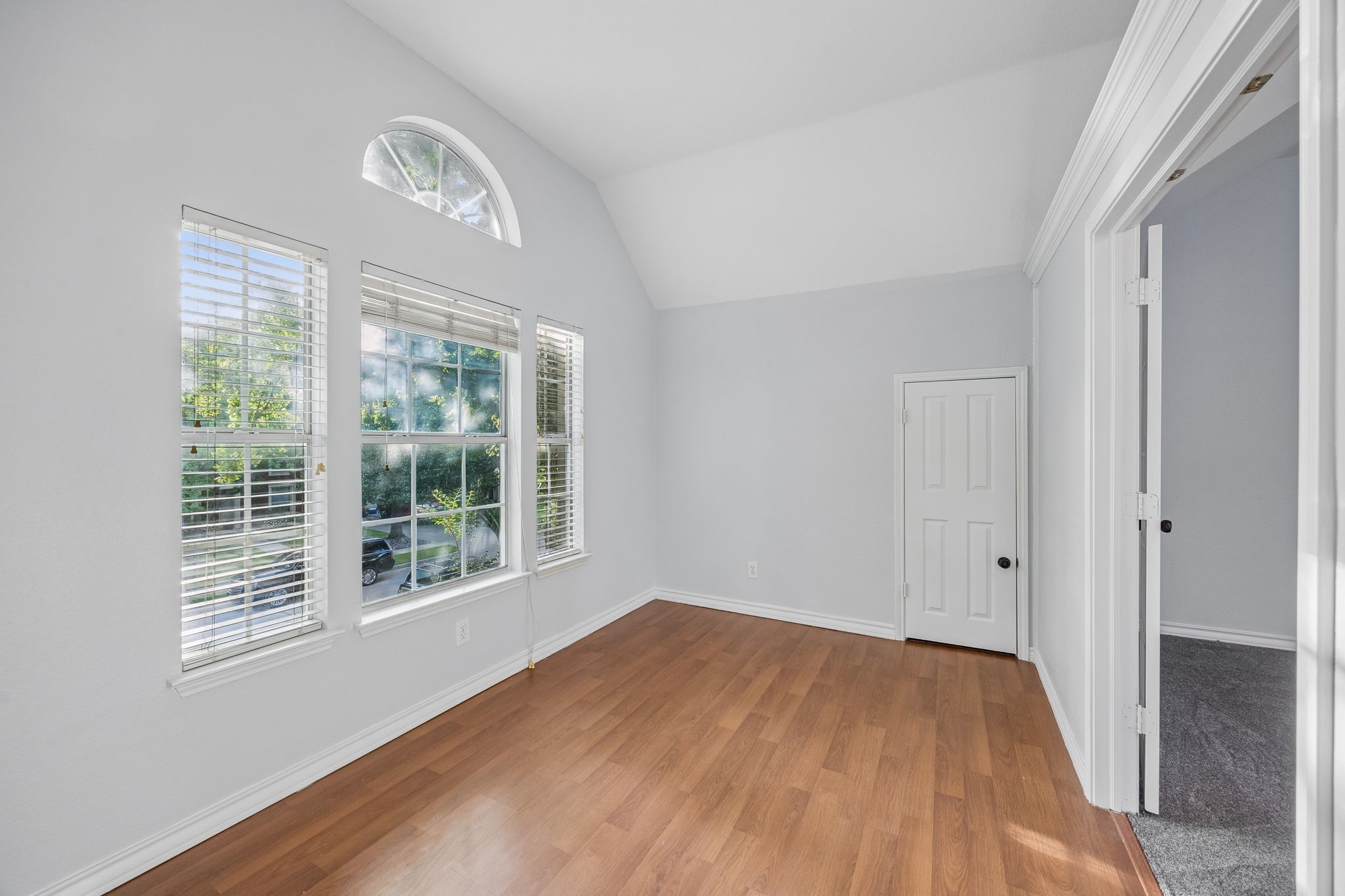 1088 W Winding Creek Drive