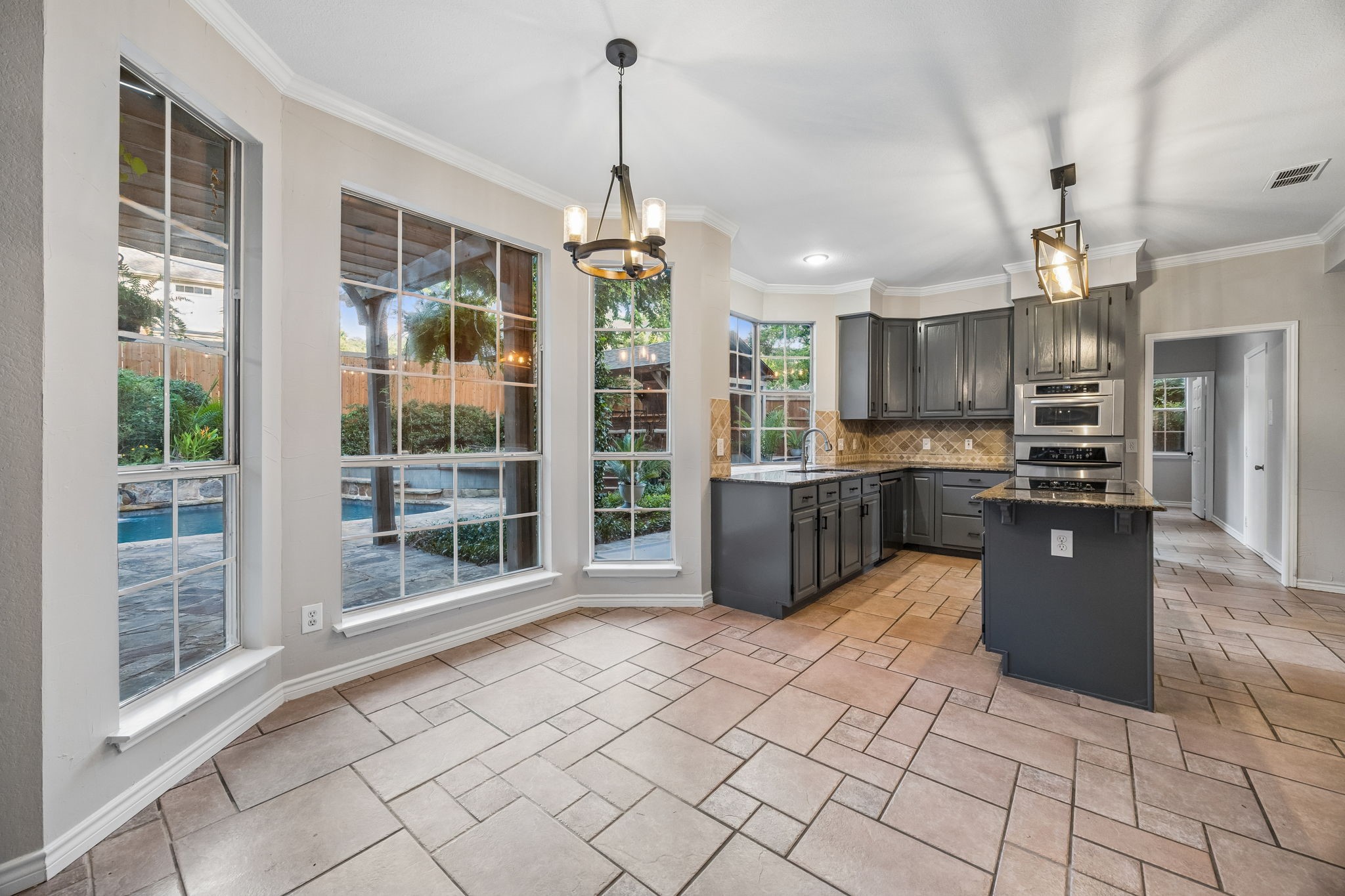 1088 W Winding Creek Drive