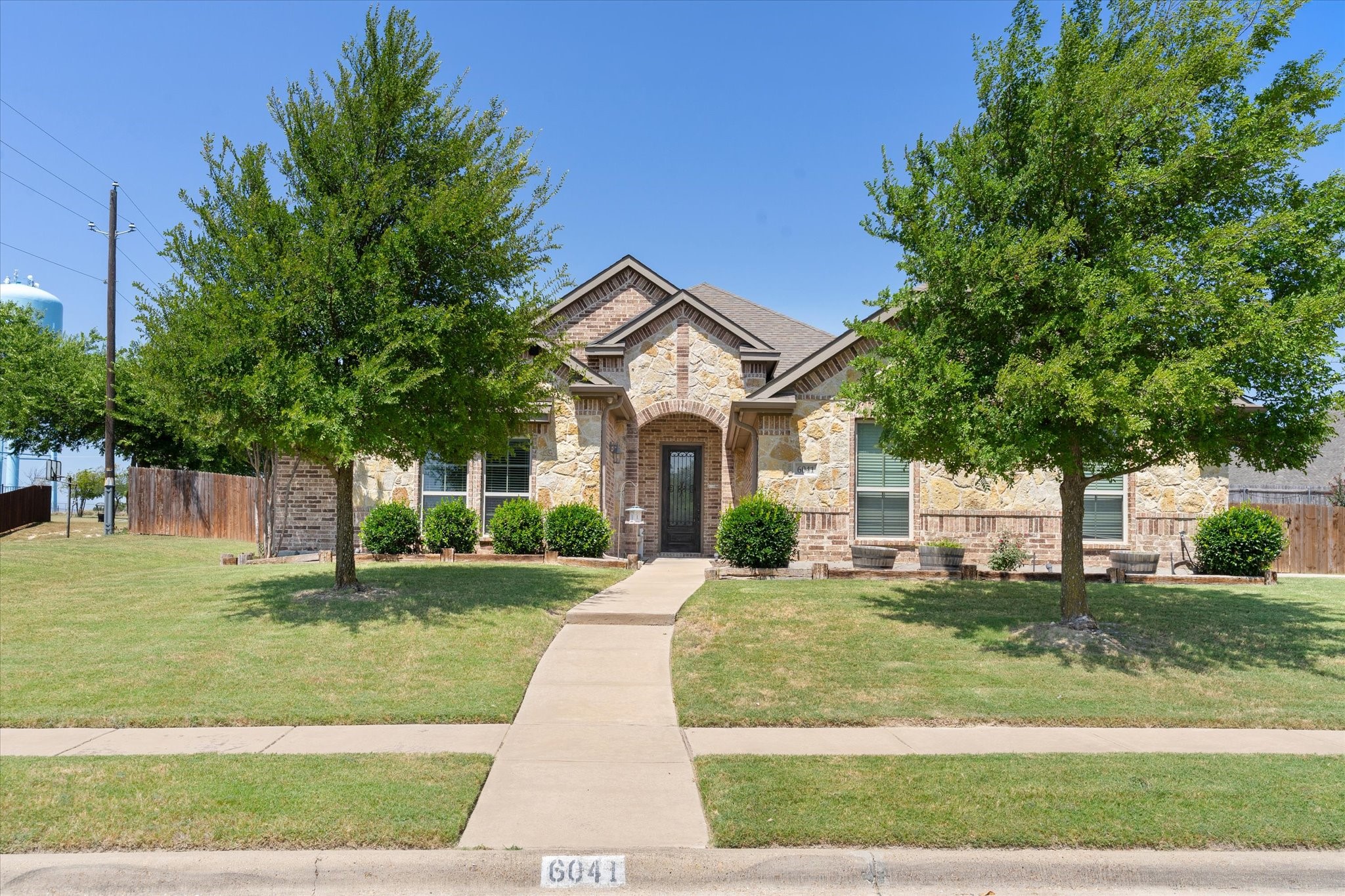 6041 Park View Drive