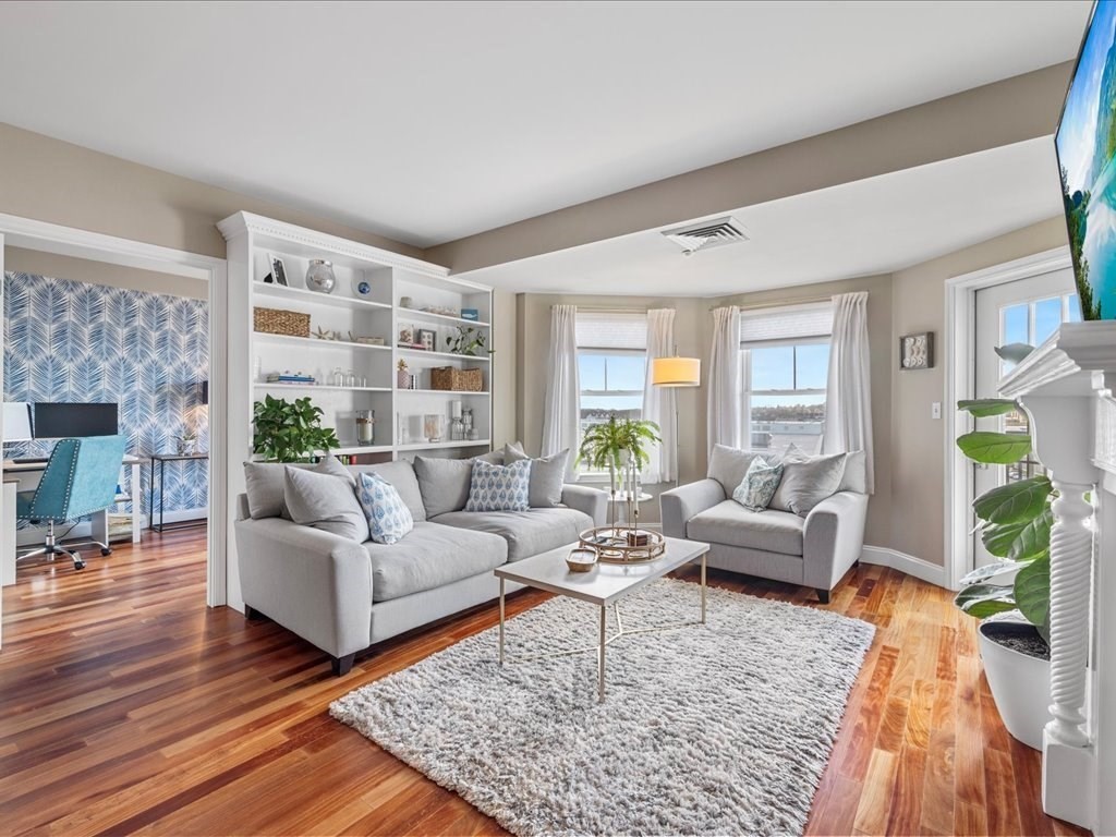 10 Seaport # 2616