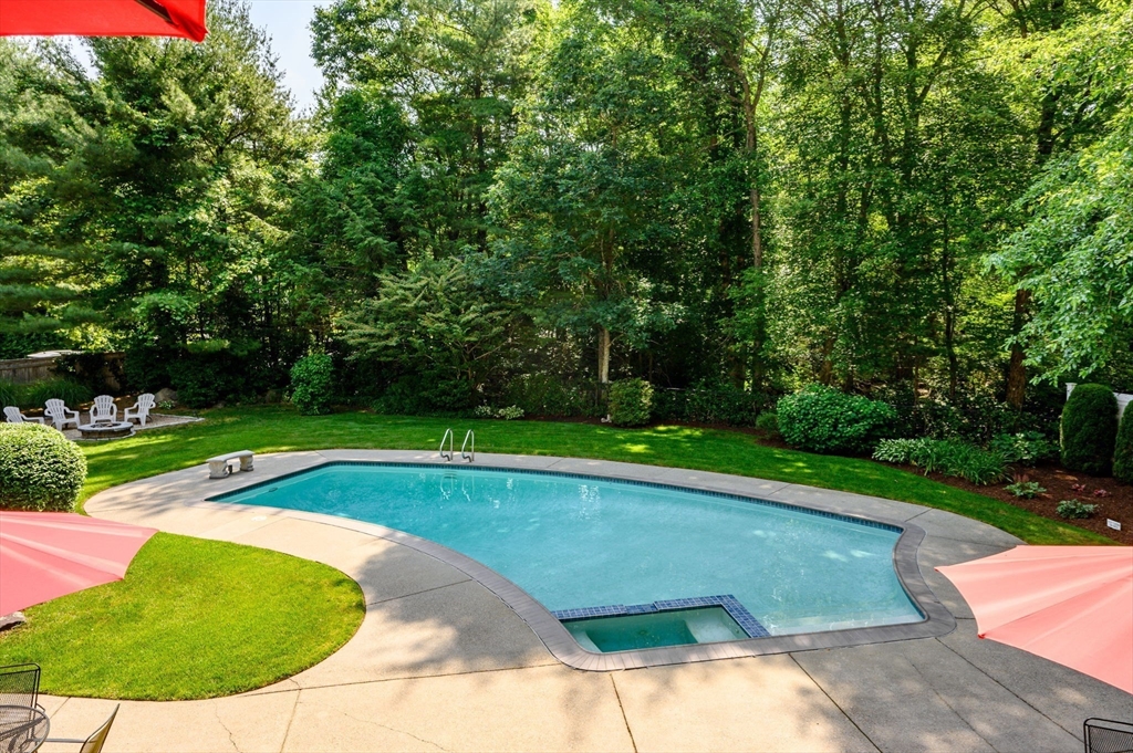 190 Colonial Dr