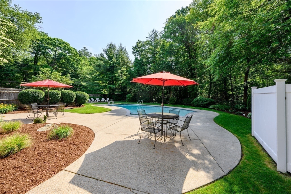 190 Colonial Dr