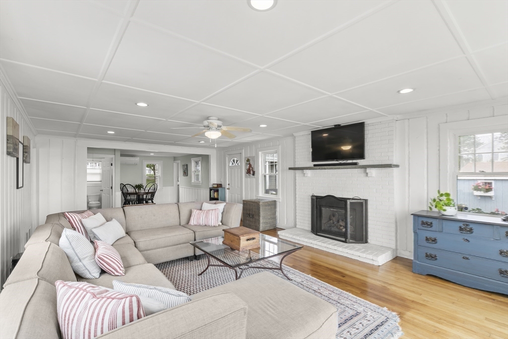 2 Braintree Ave.(Waterfront)
