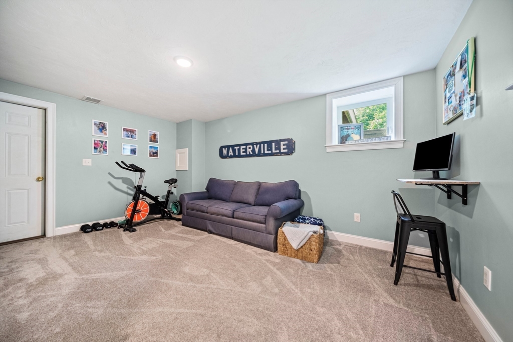 16 Acorn St