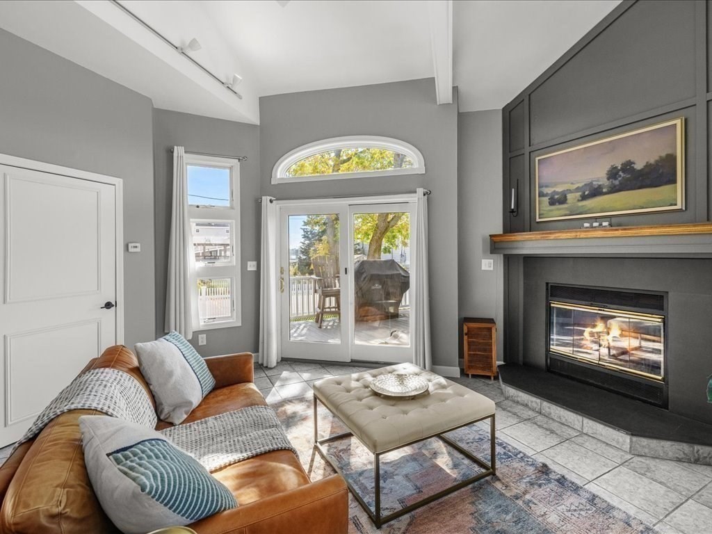37 Pawsey St
