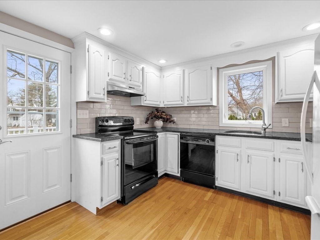 18 Hillside Rd