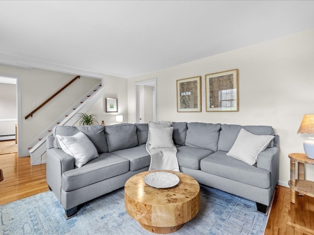18 Hillside Rd