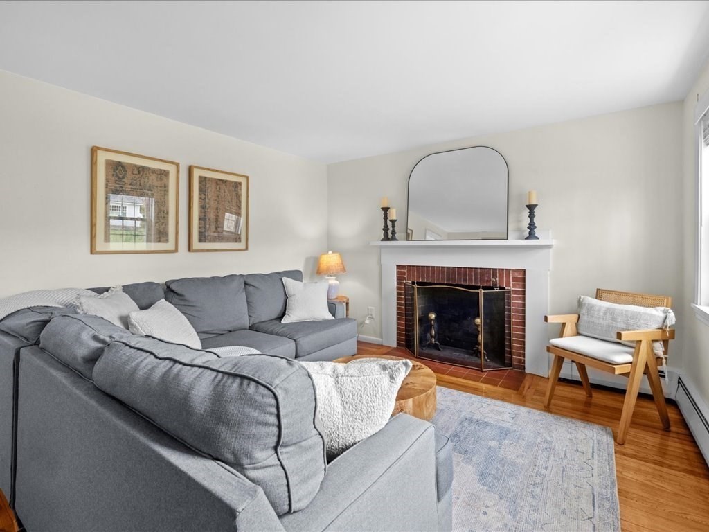 18 Hillside Rd