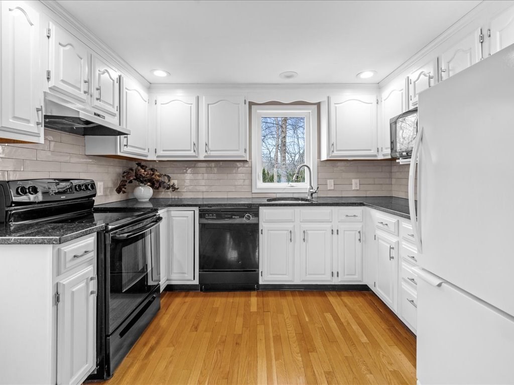 18 Hillside Rd