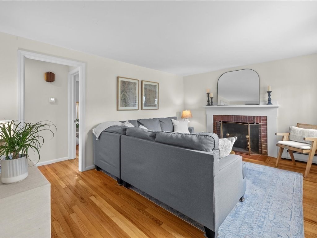 18 Hillside Rd