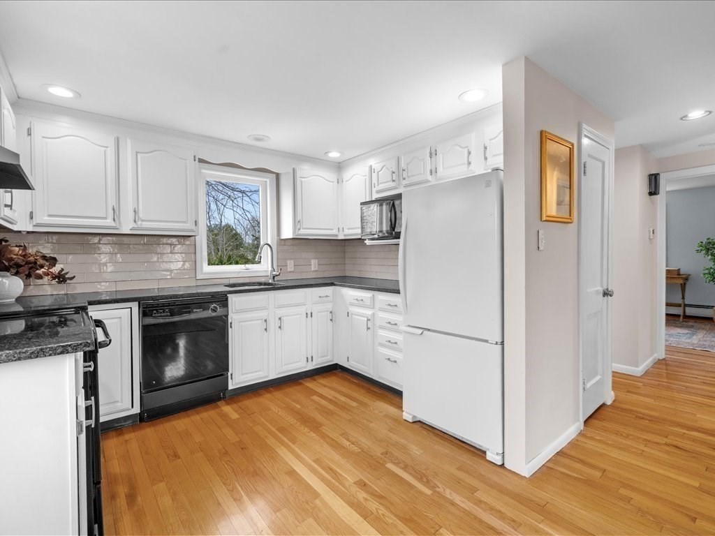18 Hillside Rd