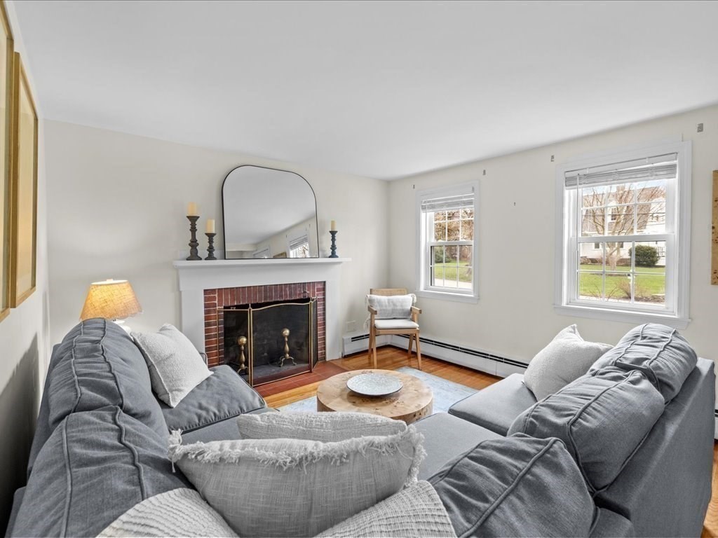 18 Hillside Rd