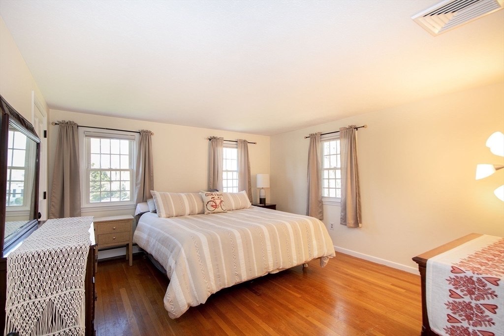 18 Longmeadow Rd