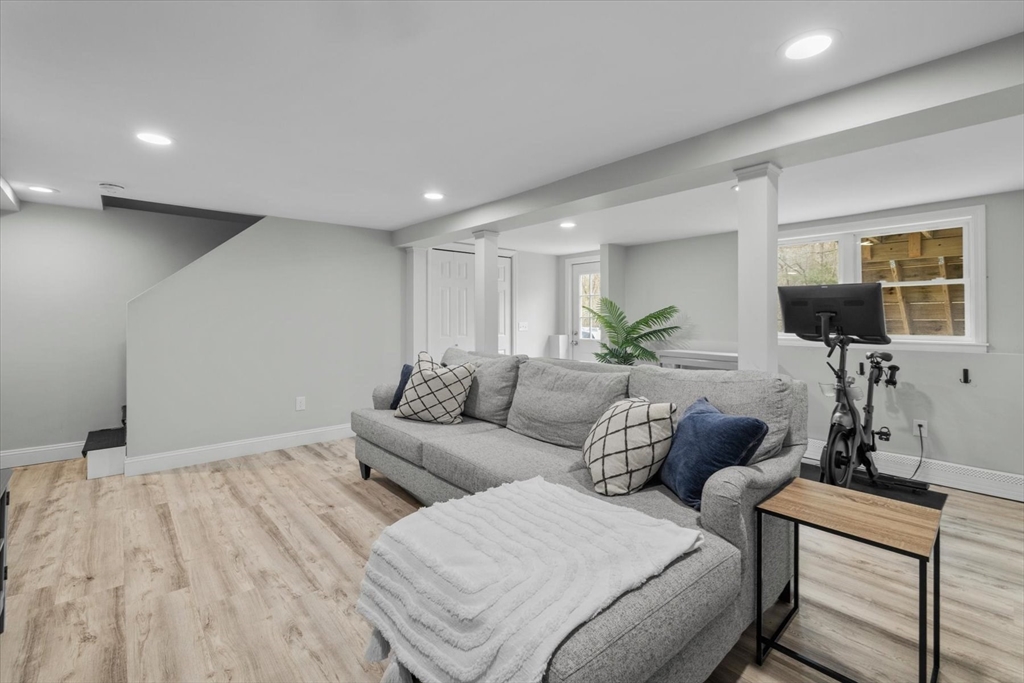 184 Booth Hill Rd