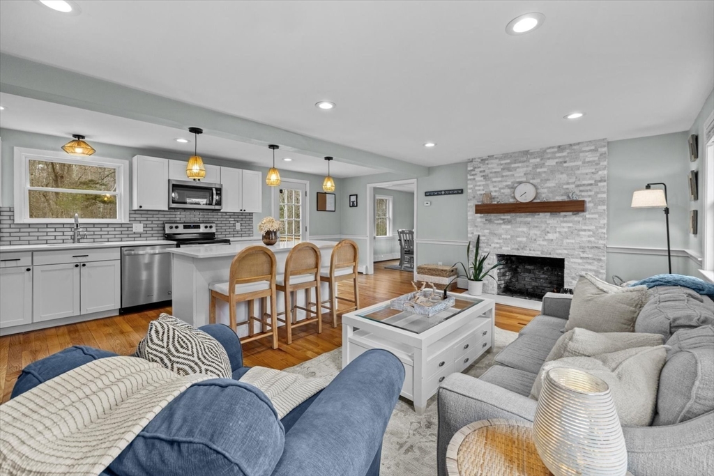 184 Booth Hill Rd