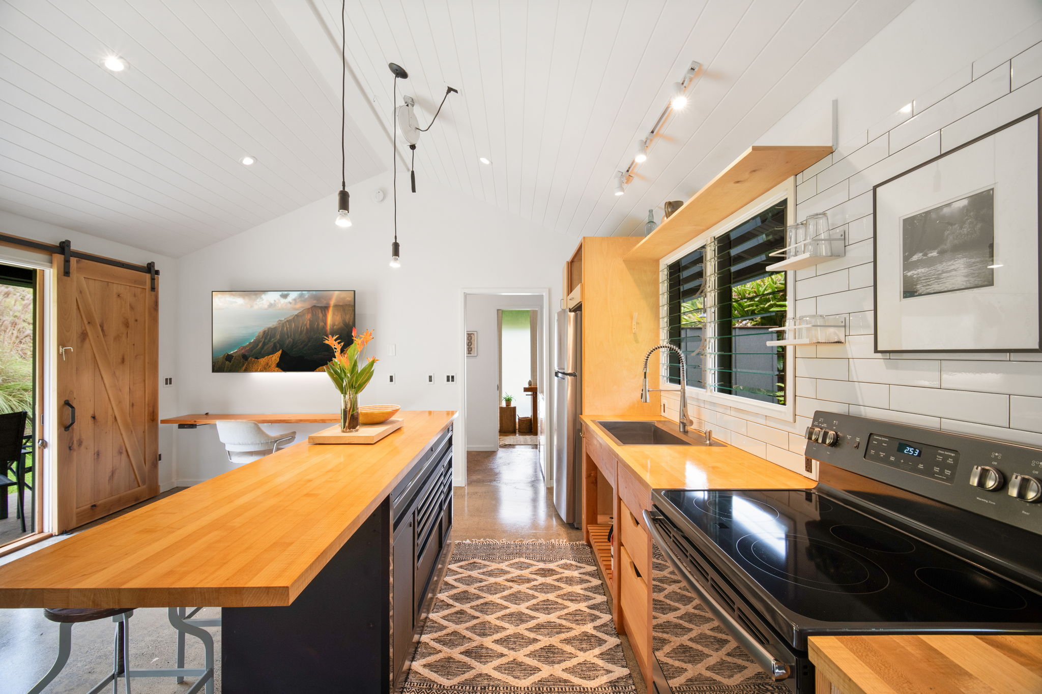 2-3161 KAUMUALII HWY 2