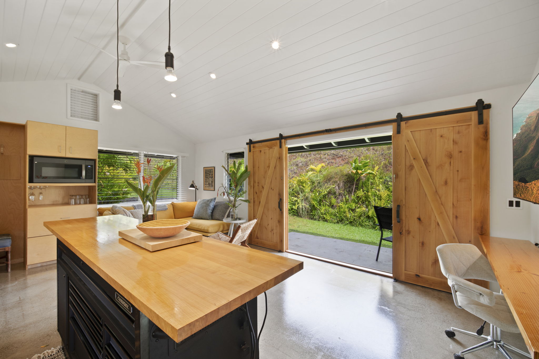 2-3161 KAUMUALII HWY 2