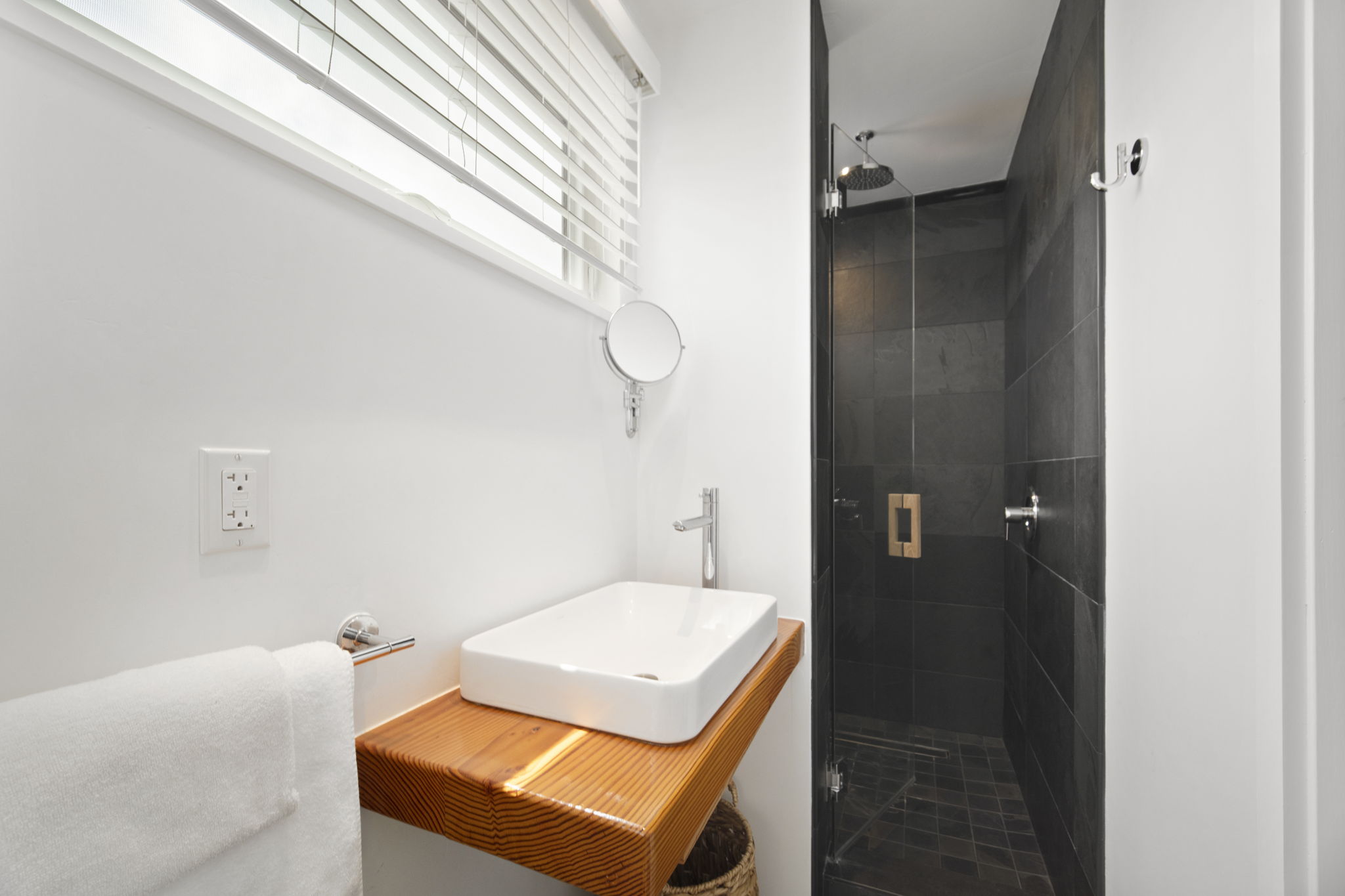 2-3161 KAUMUALII HWY 2