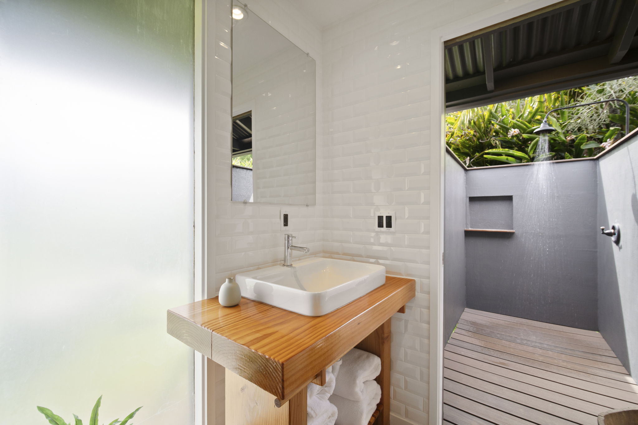 2-3161 KAUMUALII HWY 2