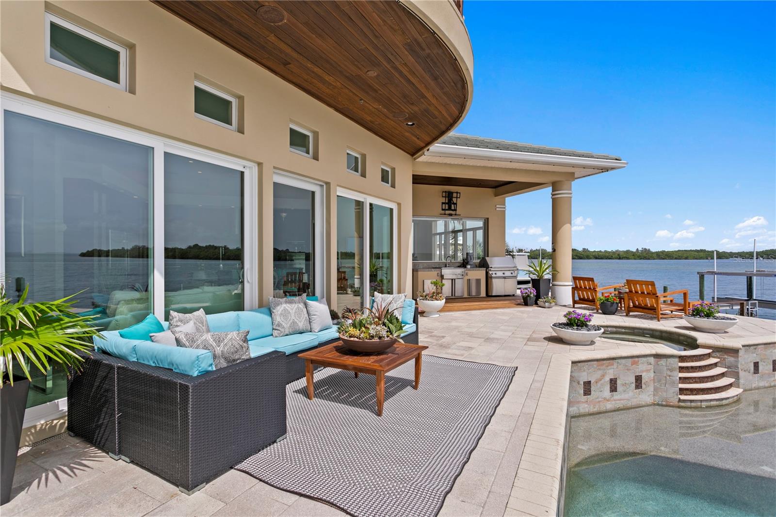 2279 MERMAID PT NE