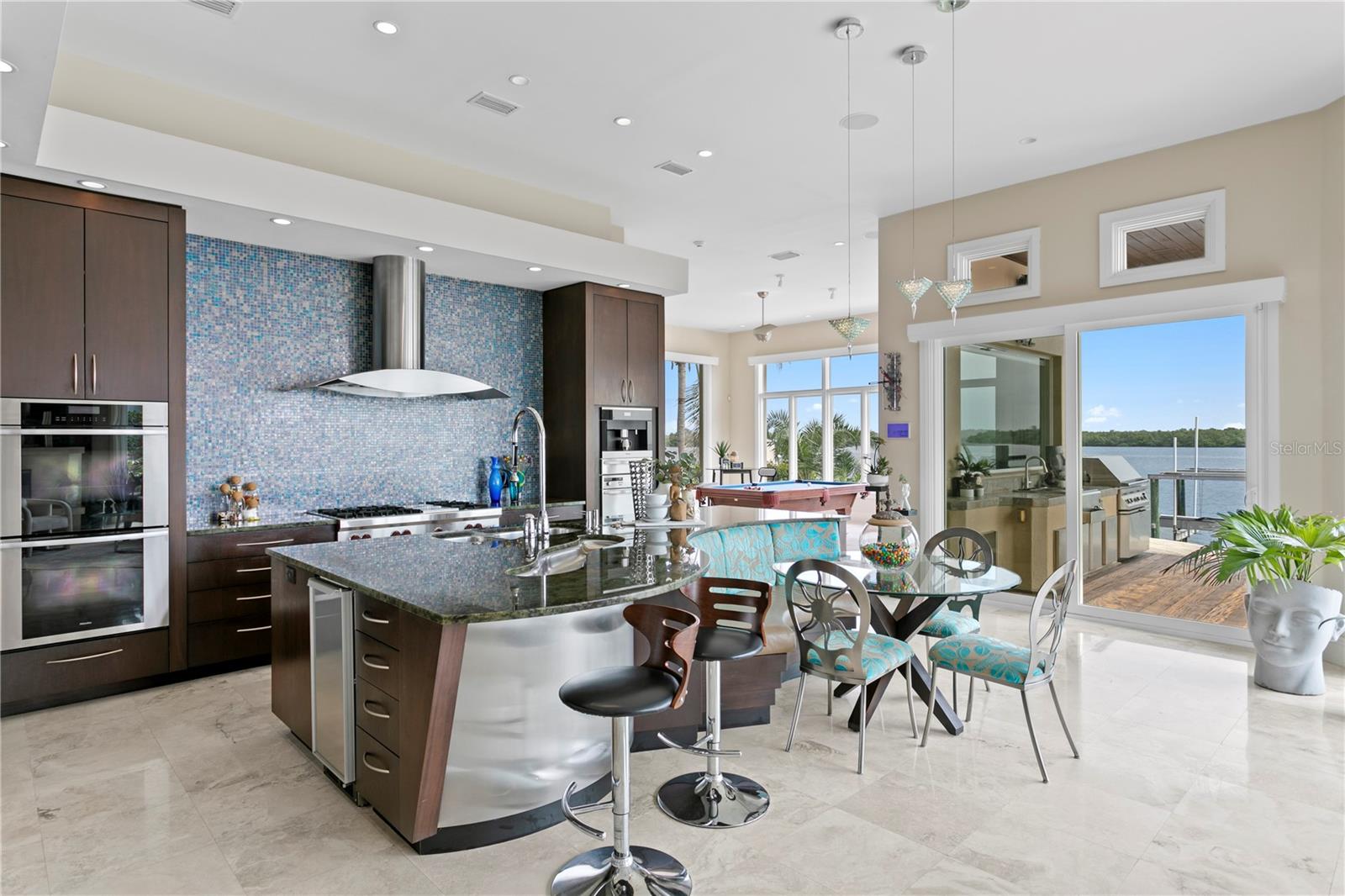 2279 MERMAID PT NE