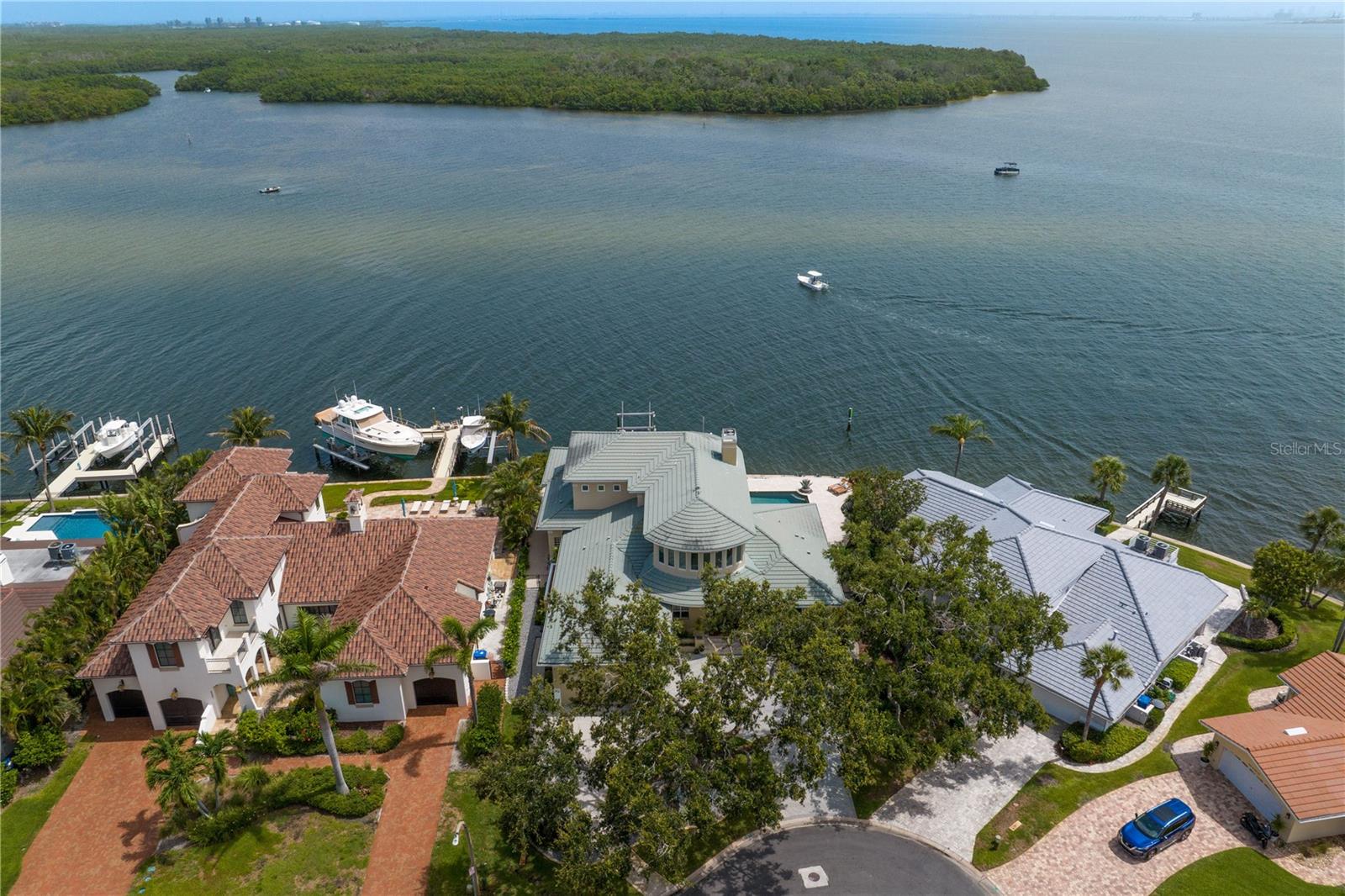 2279 MERMAID PT NE