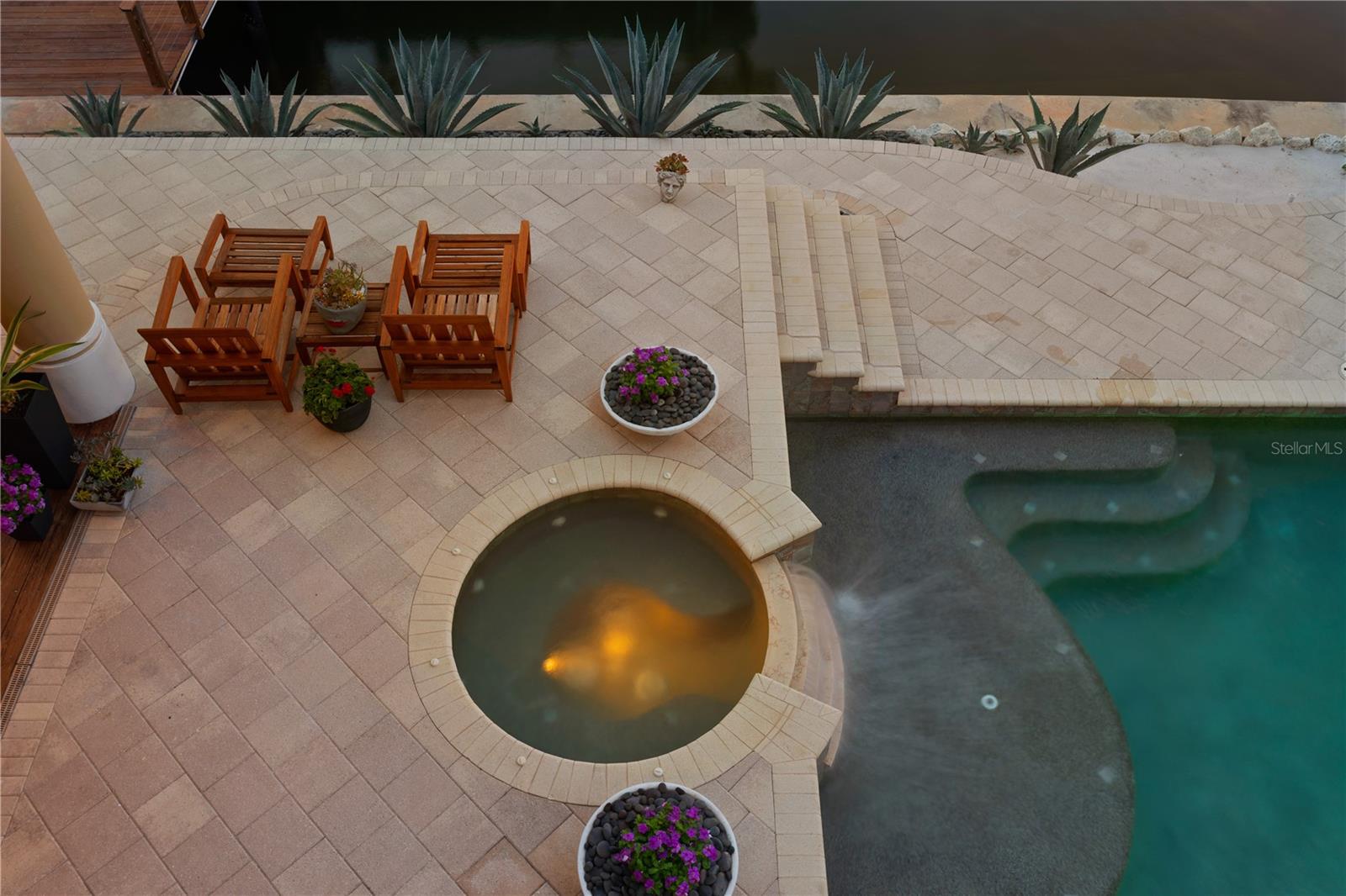2279 MERMAID PT NE