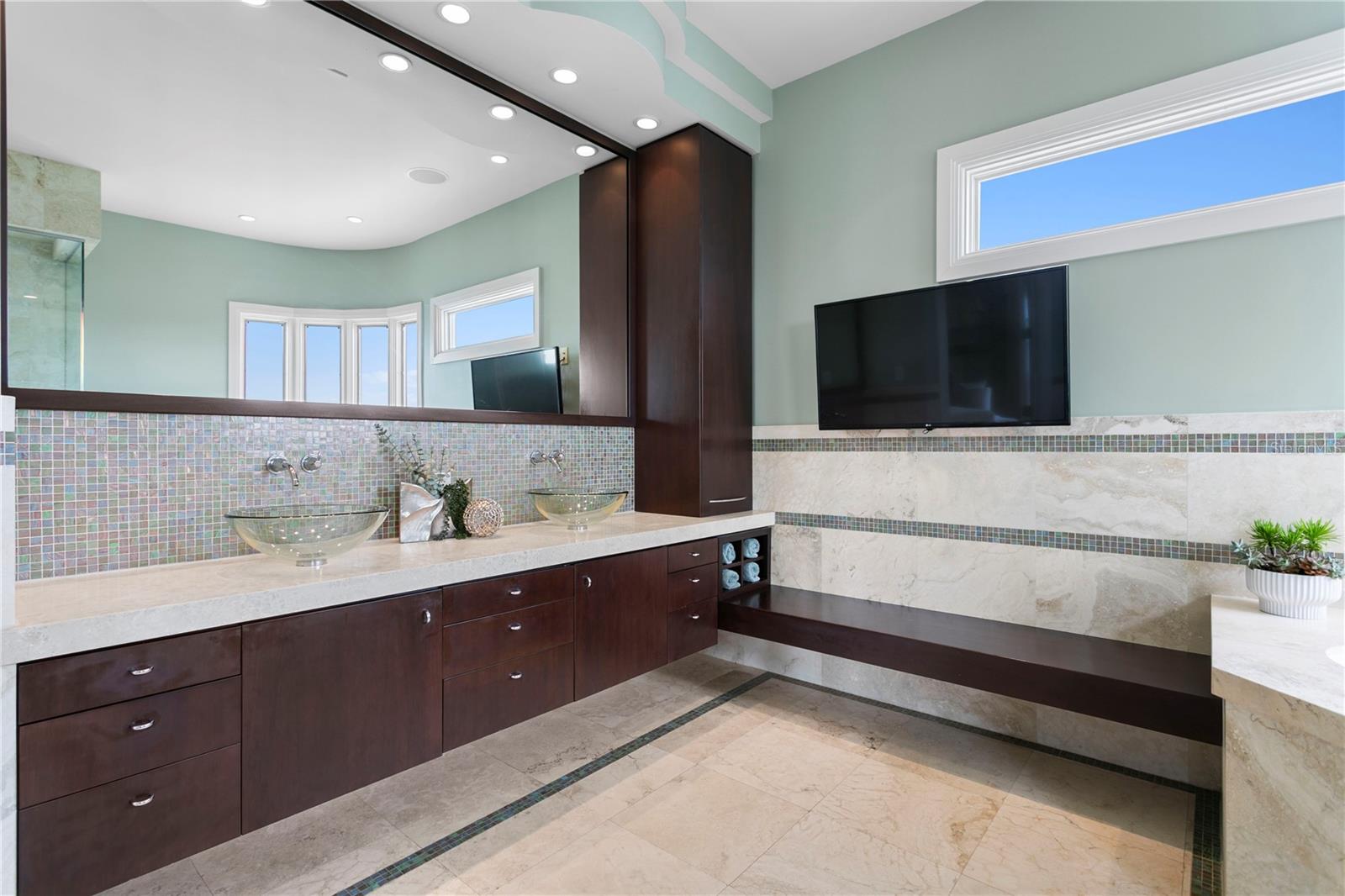 2279 MERMAID PT NE