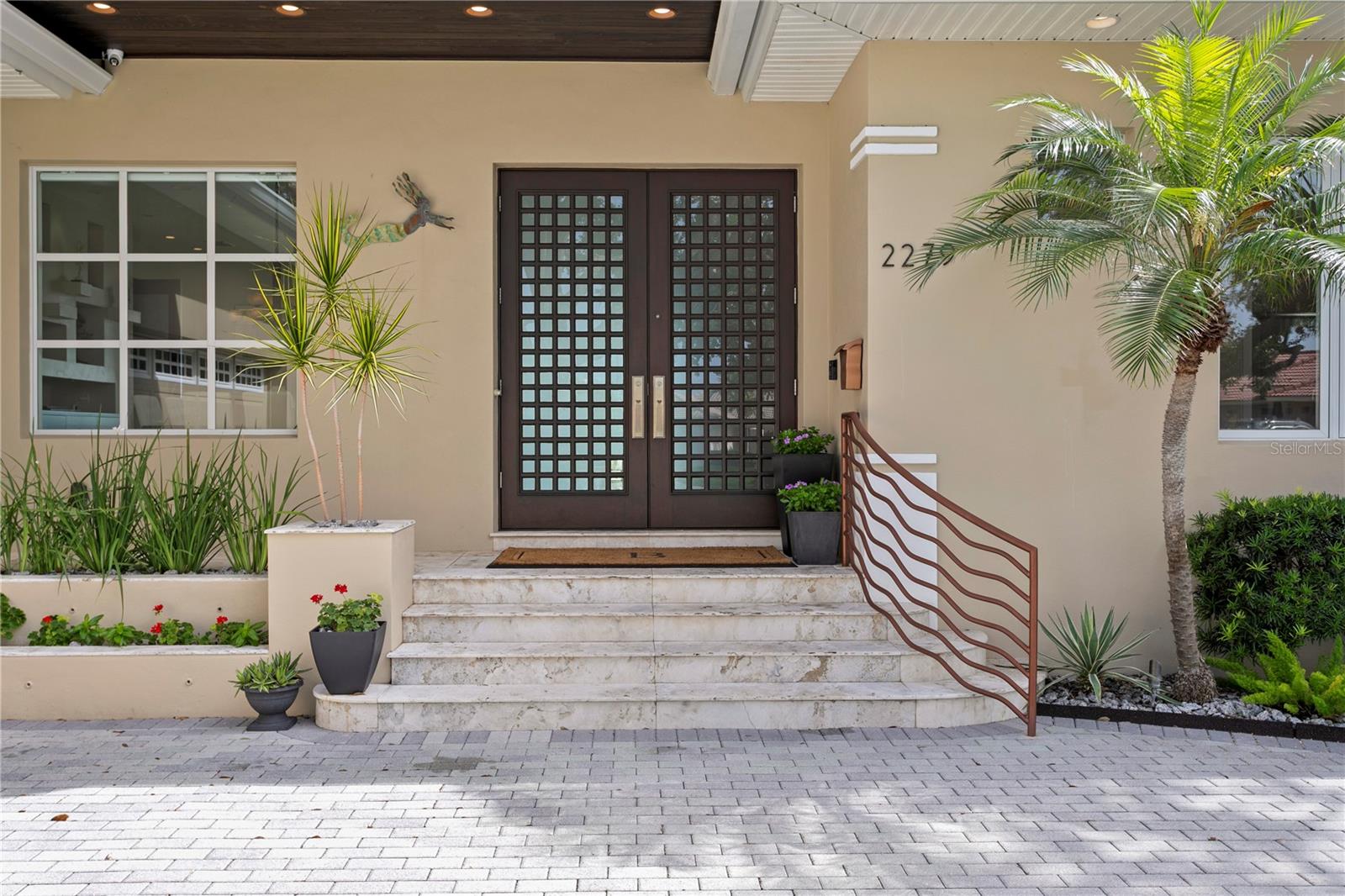 2279 MERMAID PT NE