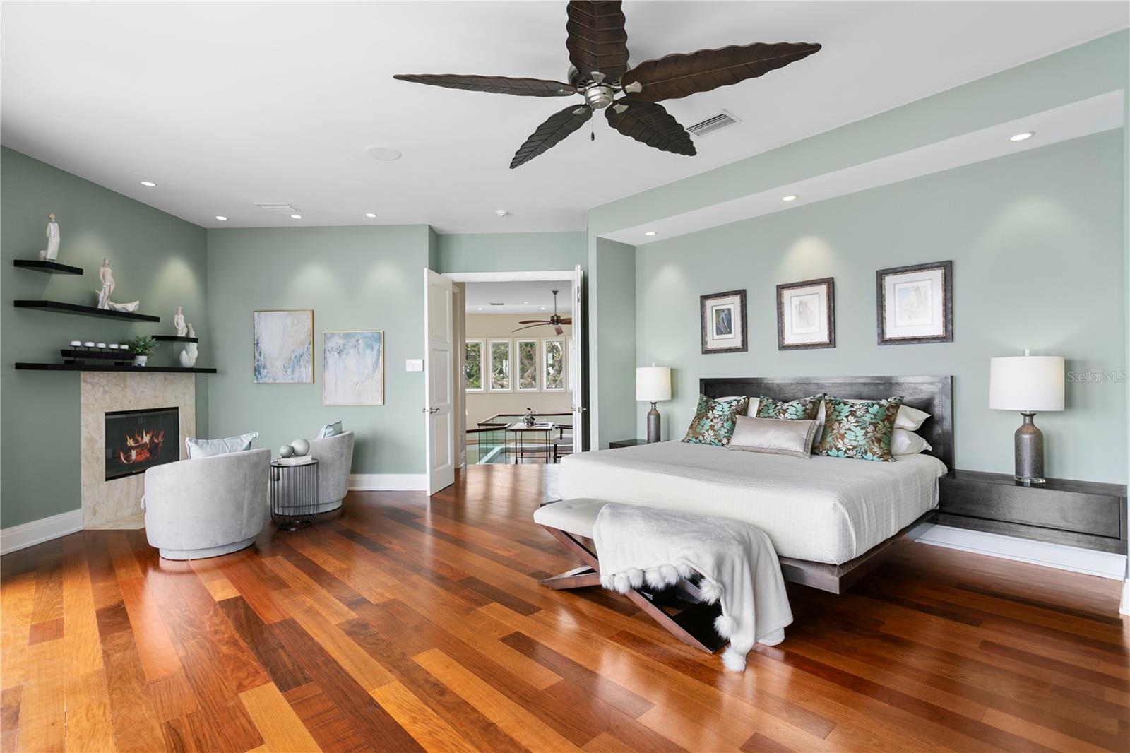 2279 MERMAID PT NE