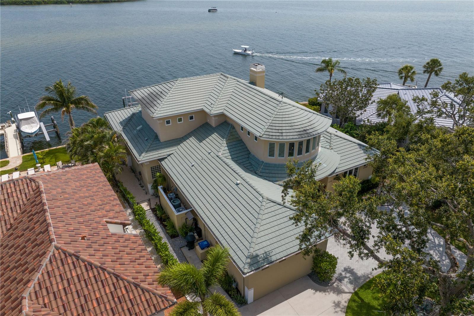 2279 MERMAID PT NE