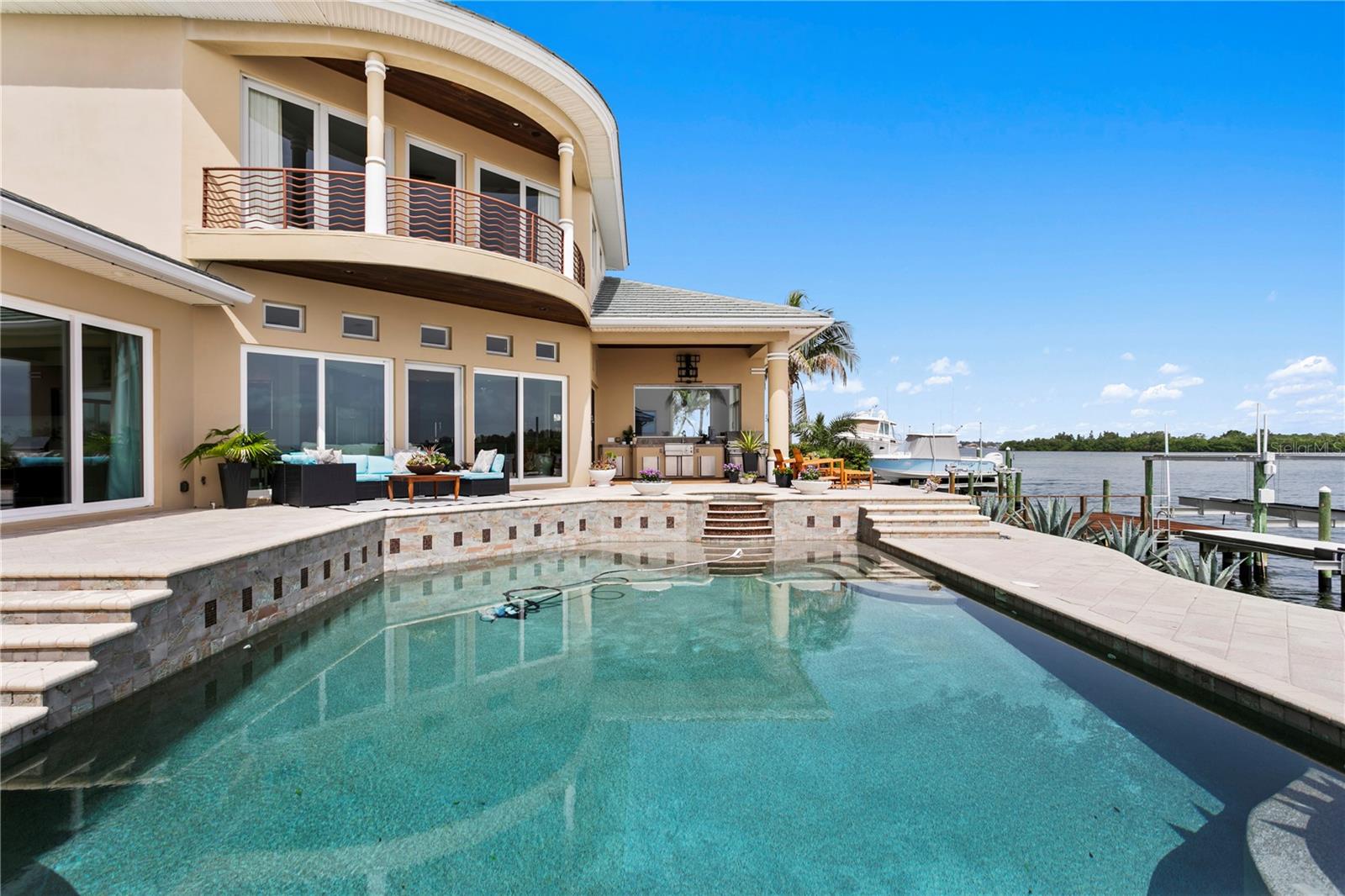 2279 MERMAID PT NE
