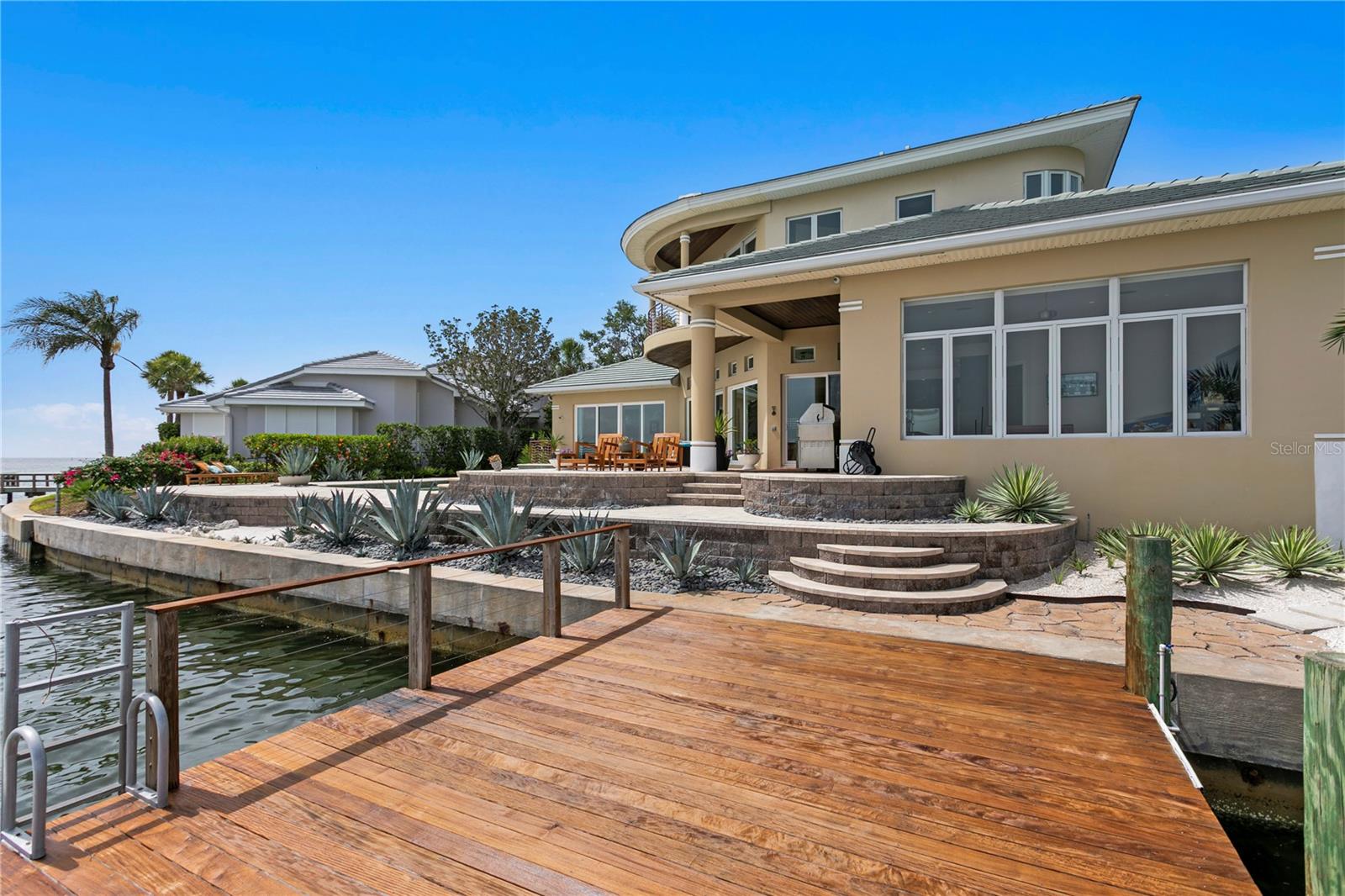 2279 MERMAID PT NE