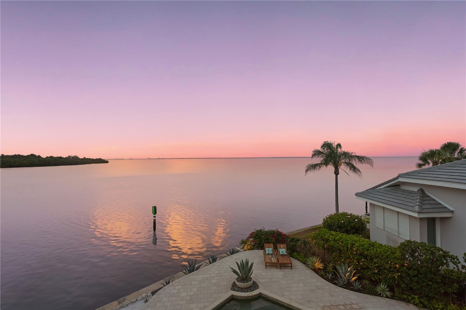 2279 MERMAID PT NE