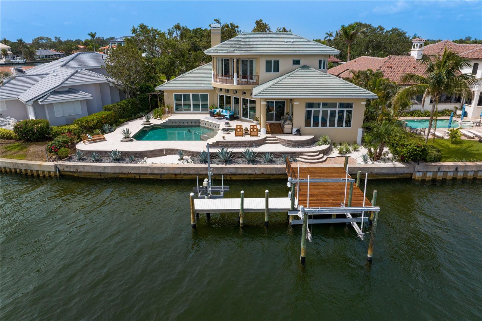 2279 MERMAID PT NE