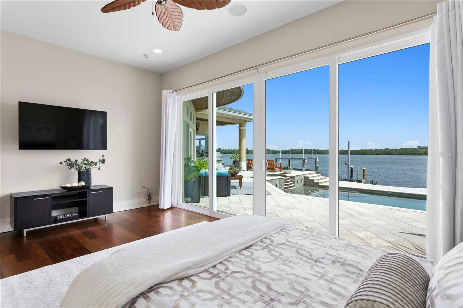 2279 MERMAID PT NE