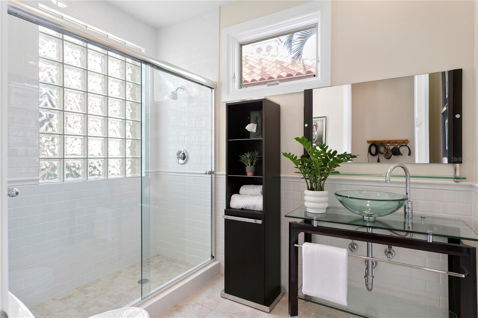 2279 MERMAID PT NE