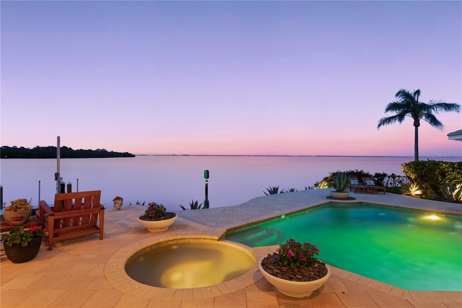 2279 MERMAID PT NE