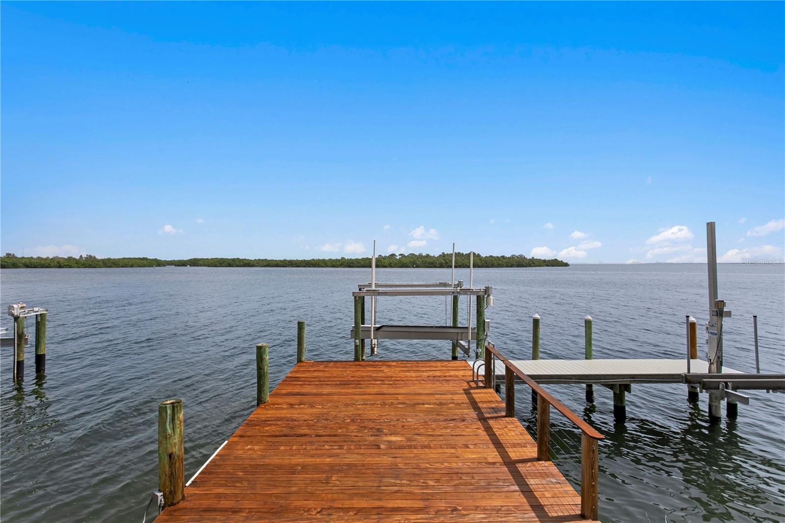 2279 MERMAID PT NE