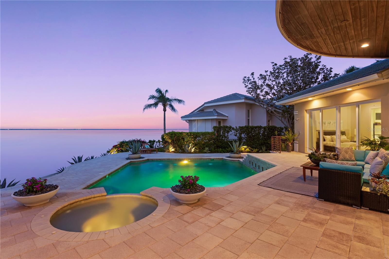 2279 MERMAID PT NE