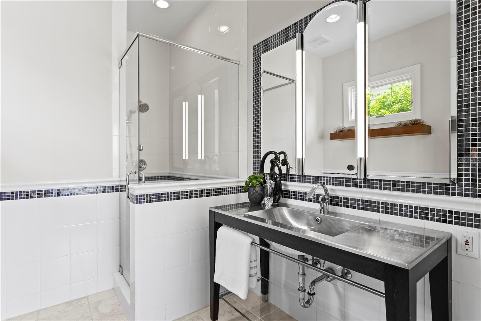 2279 MERMAID PT NE